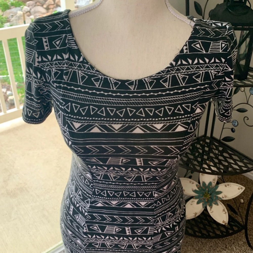 Backless Black Aztec Maxi Dress - Picture 5 of 8